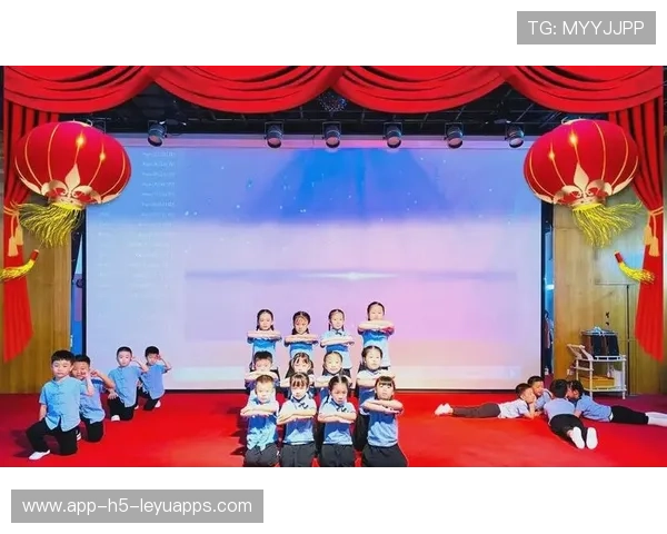 庆典现场：歌舞欢腾，共庆70年辉煌，庆祝70周年表演舞蹈