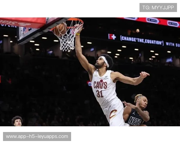 阿伦抢爆篮板，骑士内线对抗占优，骑士阿伦全名